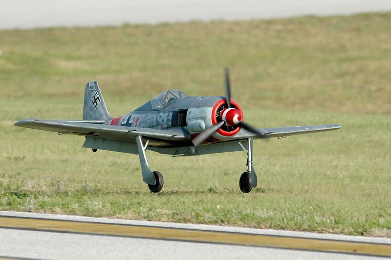 Illustration for article titled Top Gun 2008: Biggest RC Airplane Competition in the World